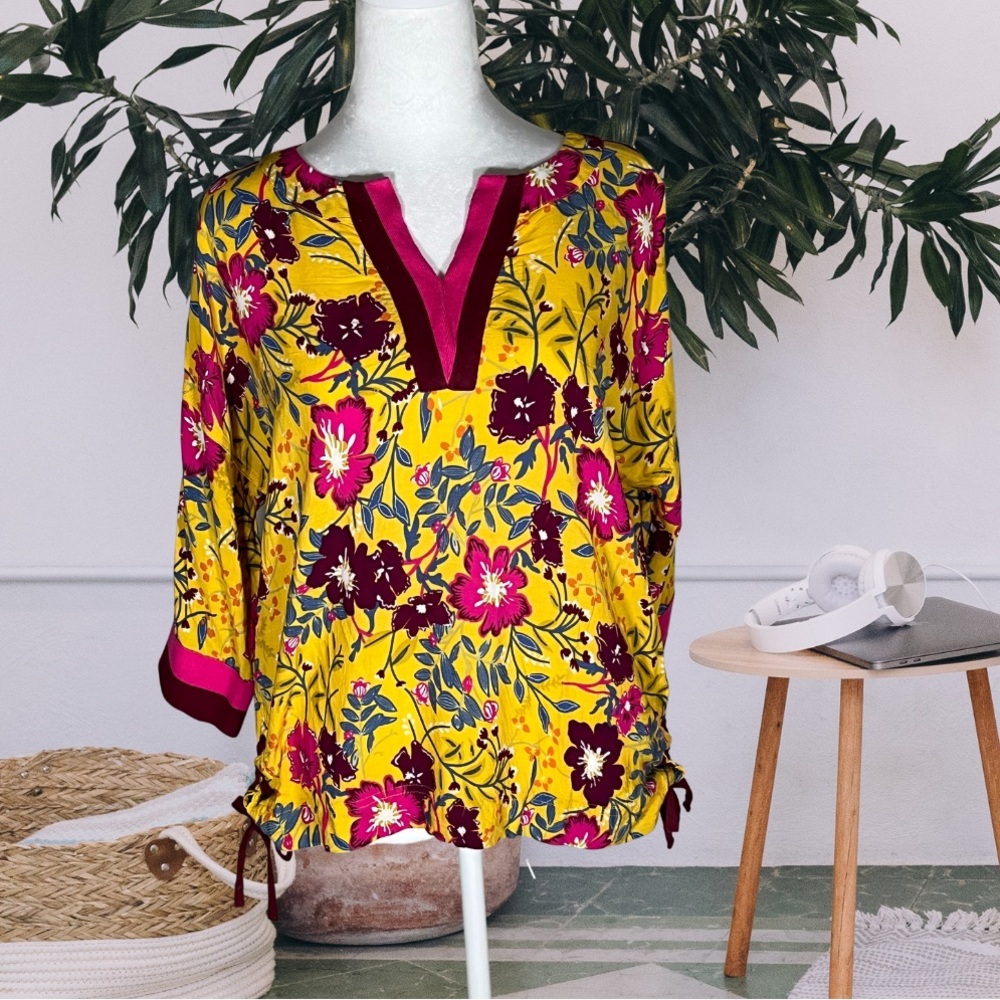Tru Luxe Jeans Knit Accent Floral Top